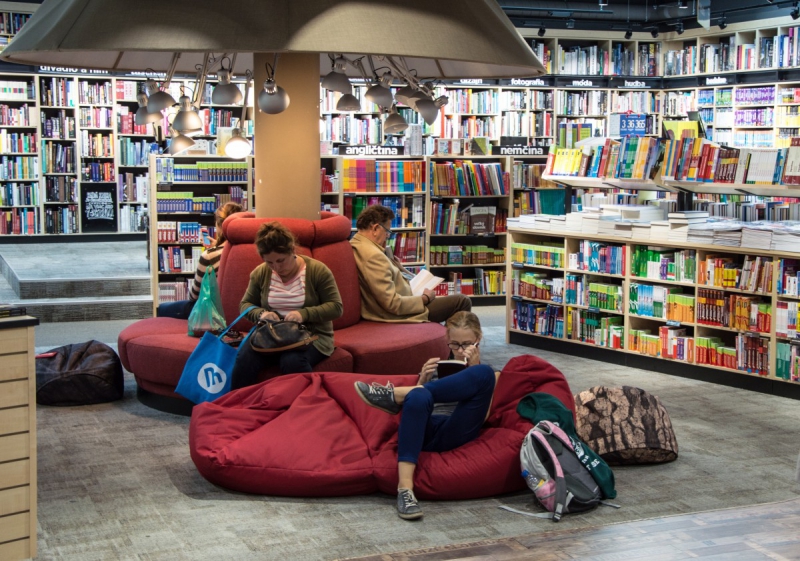 boutique-RIANS-min_books_bookstore_book_reader_readers_reading_shop_sale_books-849006